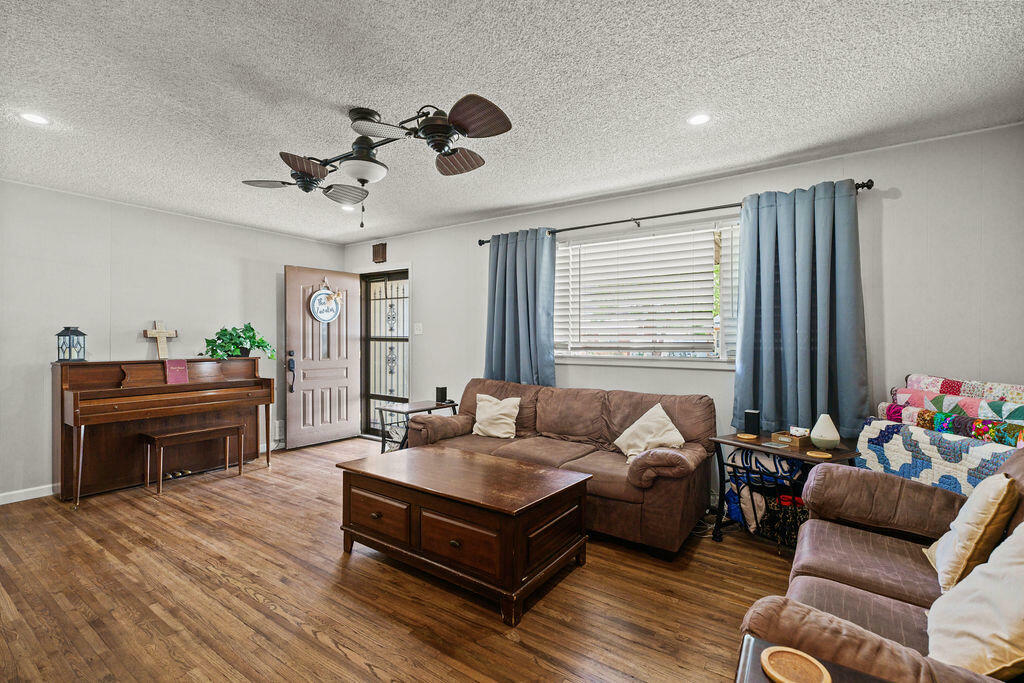 Property Photo: 601 7th Street TX 79382