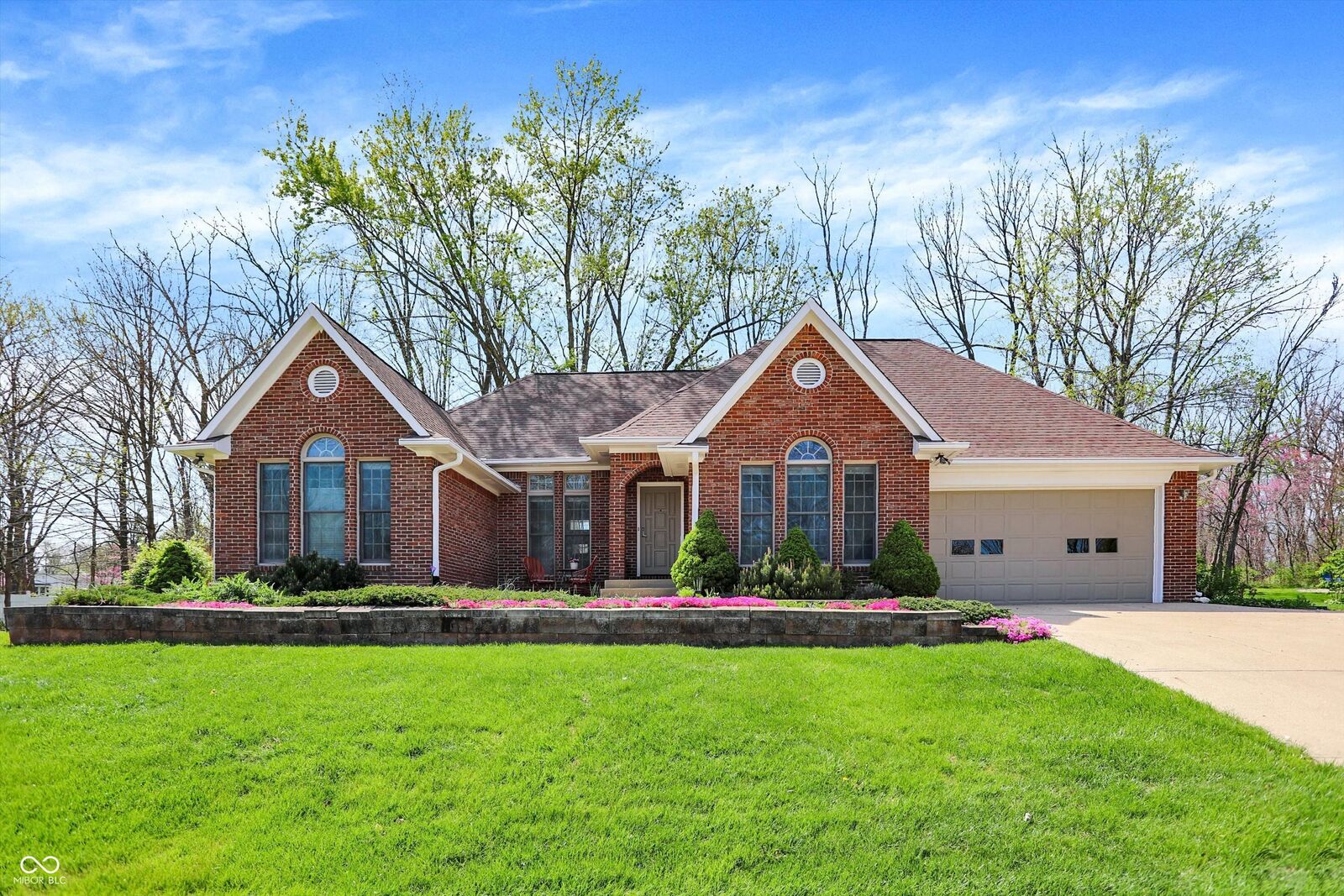 Property Photo: 424 Orchard Boulevard IN 46122
