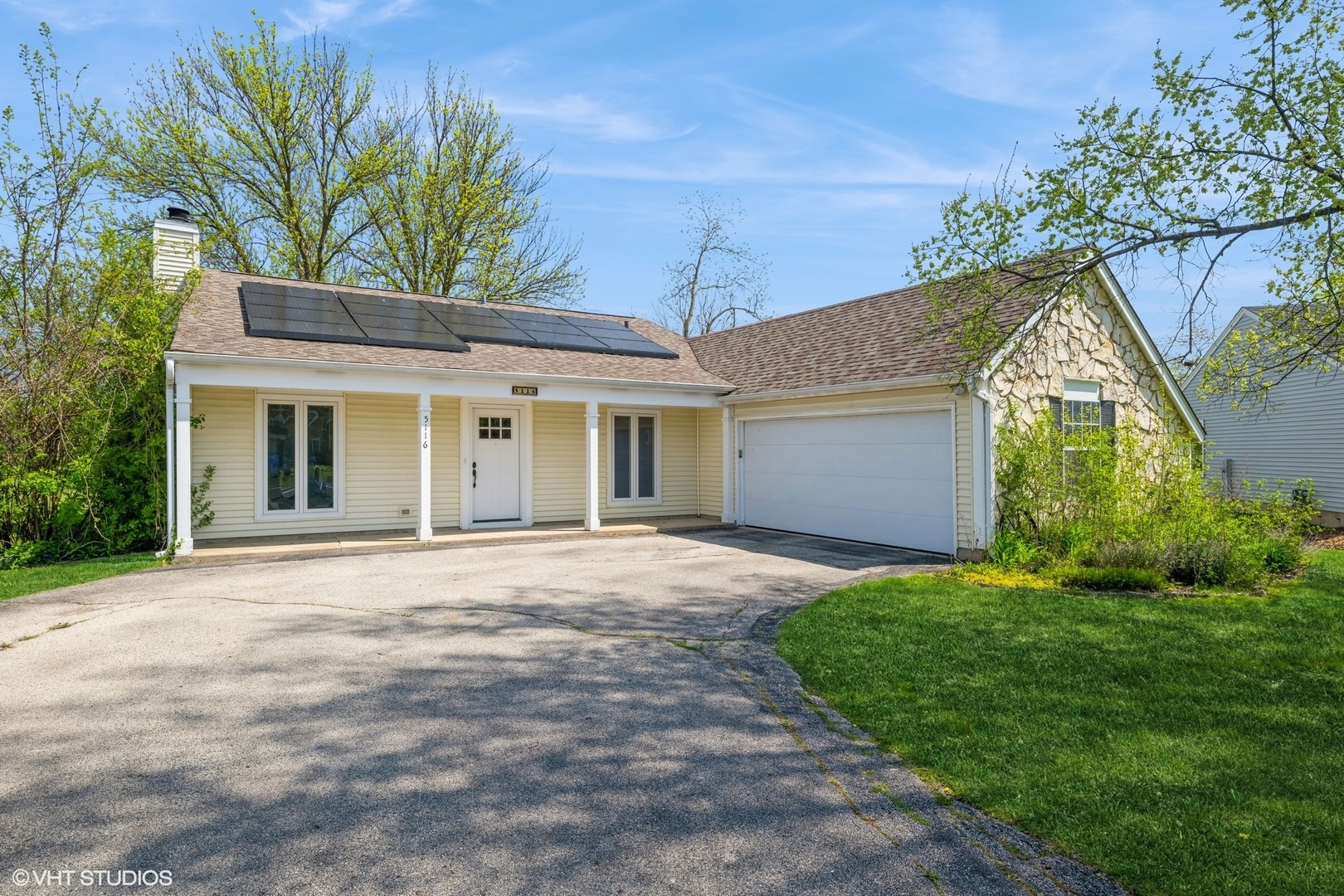 Property Photo: 5116 Beechwood Avenue IL 60031