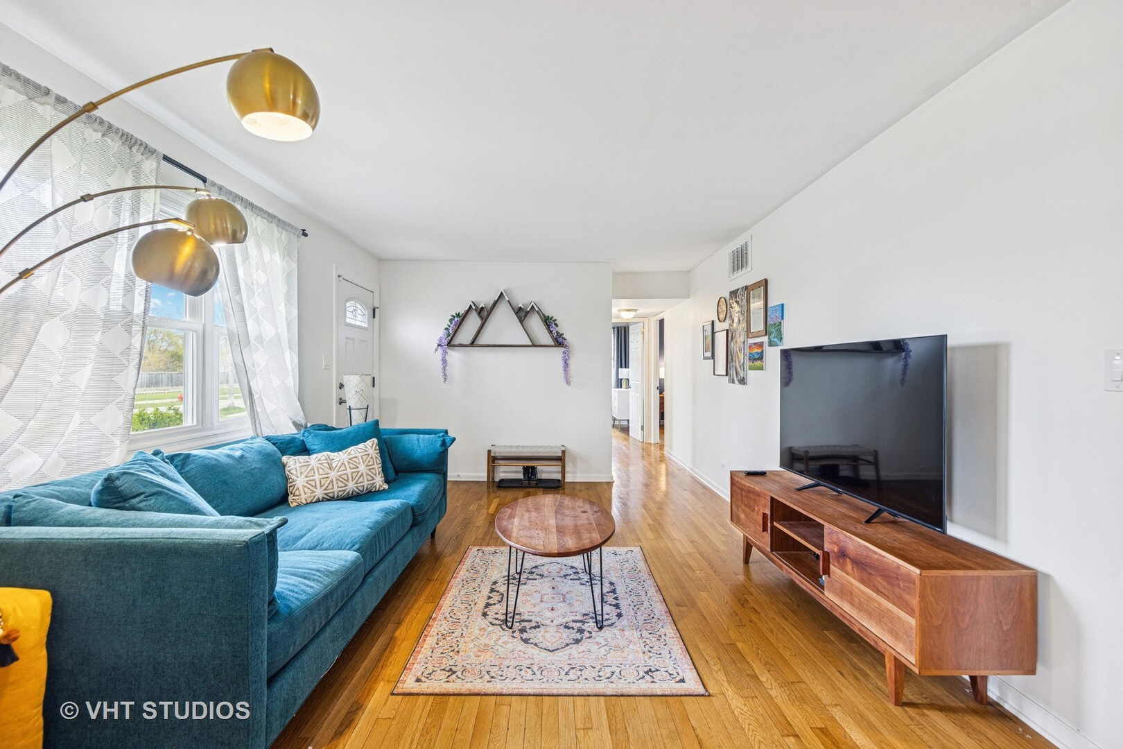 Property Photo: 207 W Quincy Street IL 60559