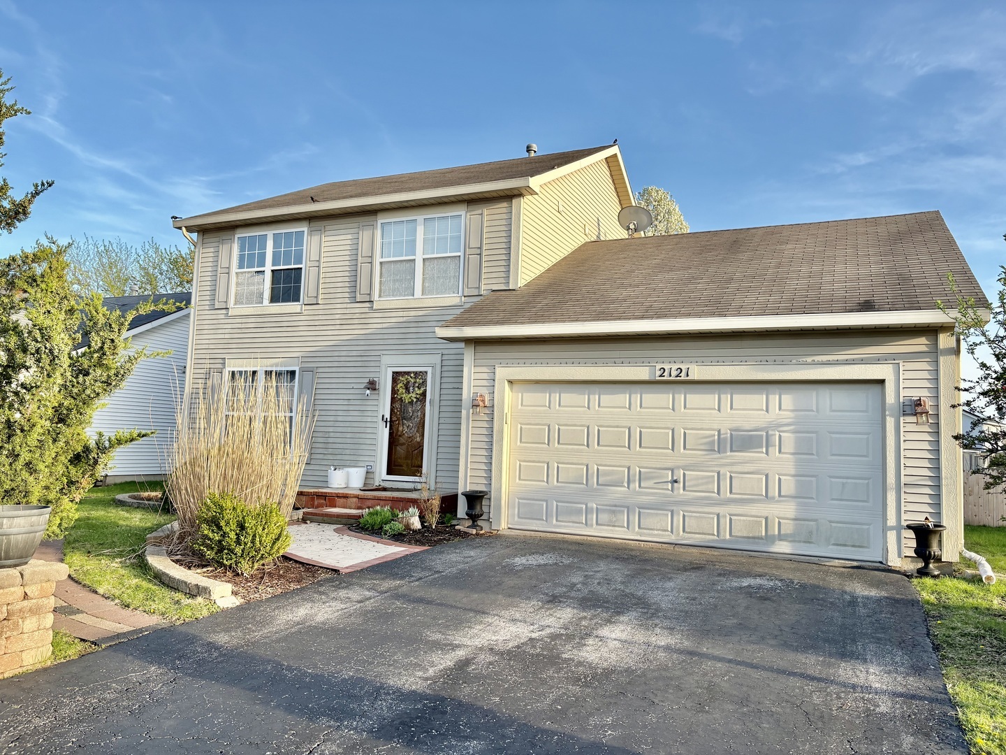 Property Photo: 2121 Kathleen Circle IL 60538