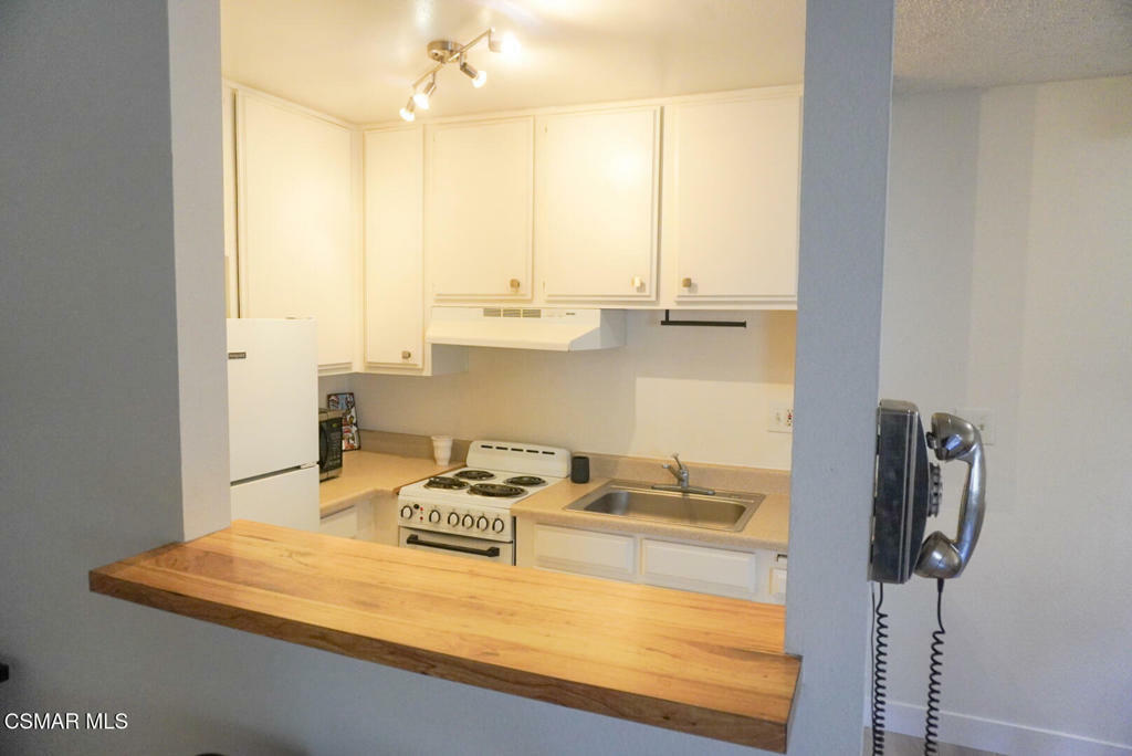 Property Photo: 5800 Kanan Road 249 CA 91301