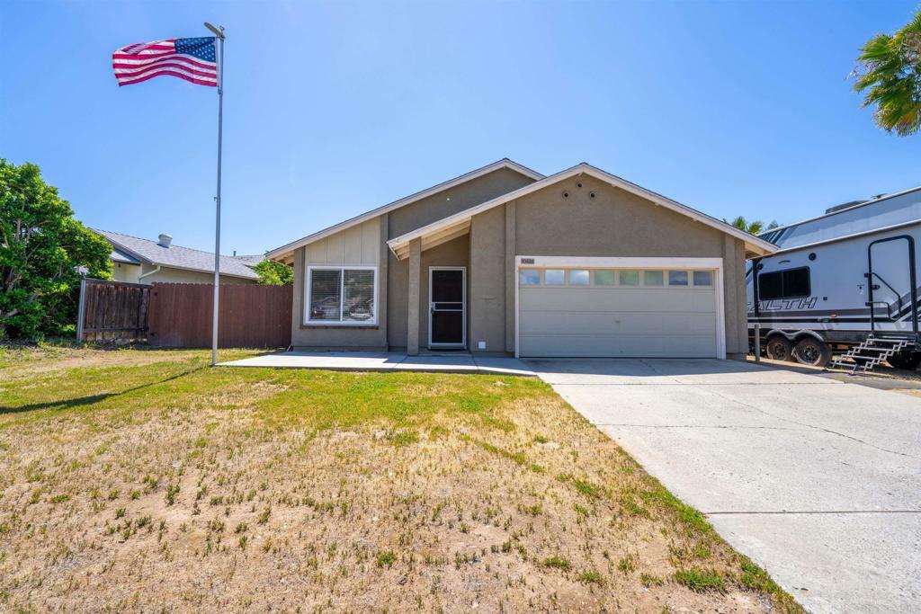 Property Photo:  10426 Escadera Drive  CA 92040 