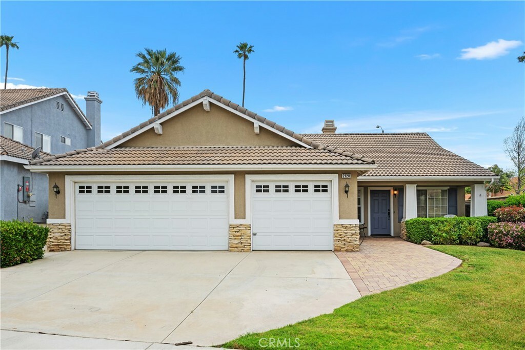 Property Photo: 2120 Begley Cir CA 92881