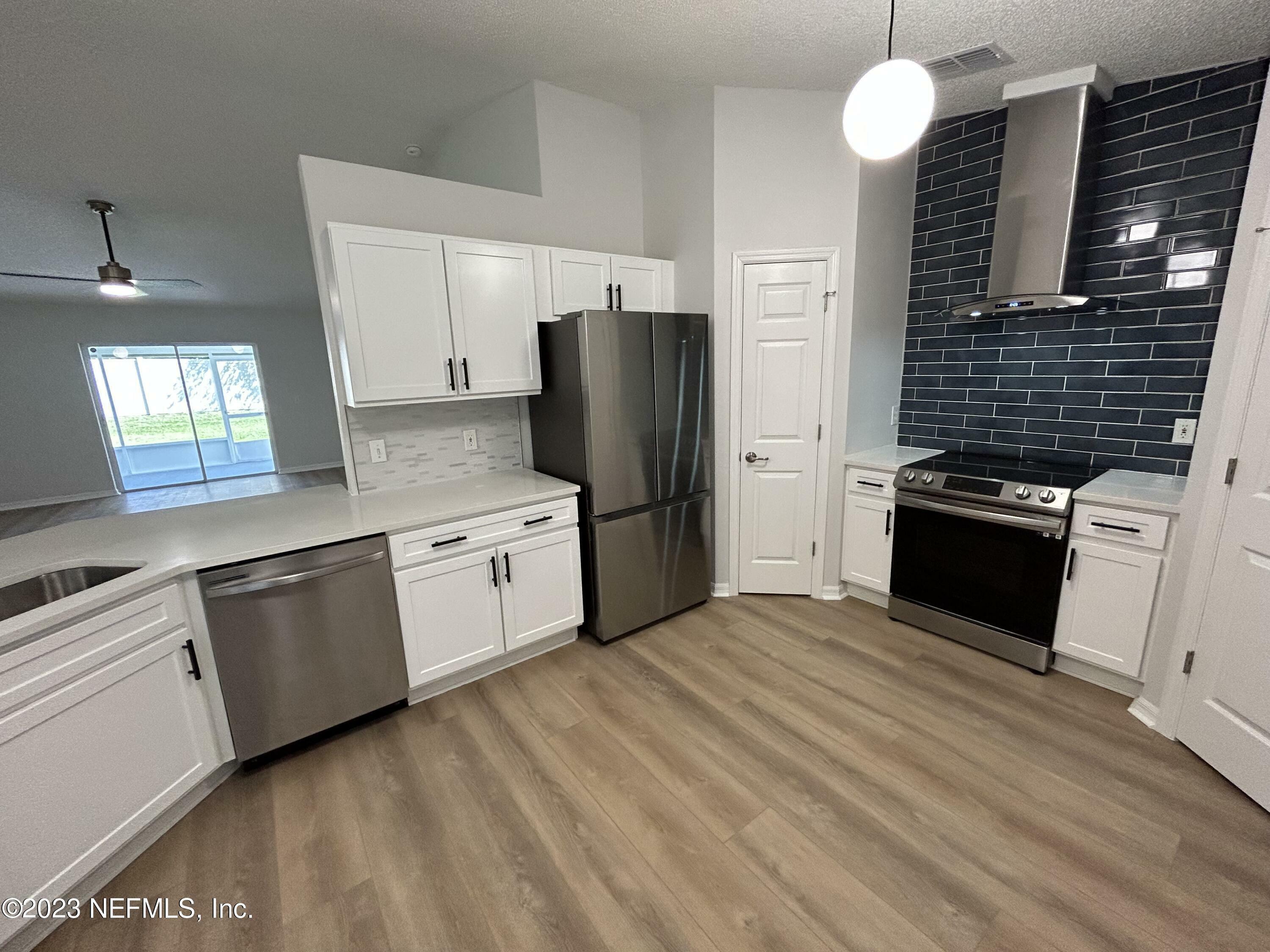 Property Photo: 2842 Southampton Drive FL 32068