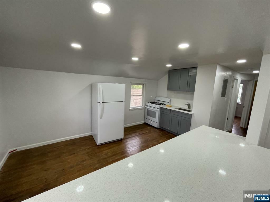 Property Photo:  10 Christopher Court 2  NJ 07644 