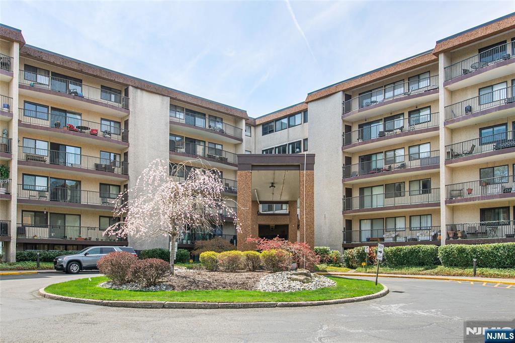 Property Photo:  521 S Piermont Avenue 410A  NJ 07675 