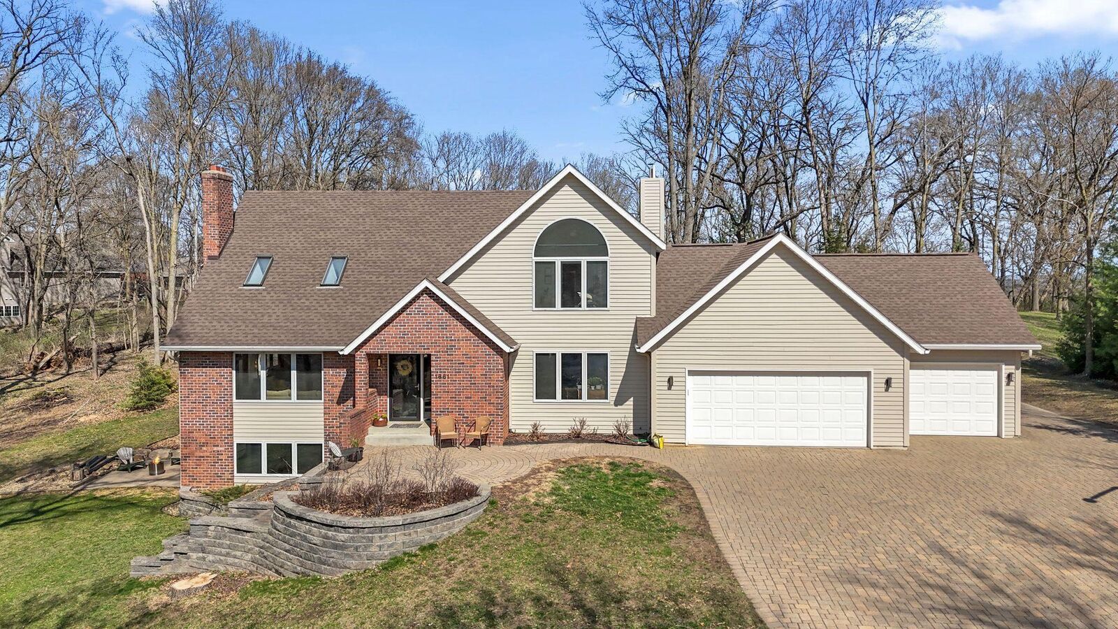 Property Photo:  1661 Park Avenue N  MN 55082 