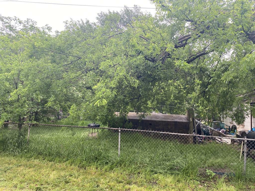 Property Photo: 1220 S 5th Street TX 75418