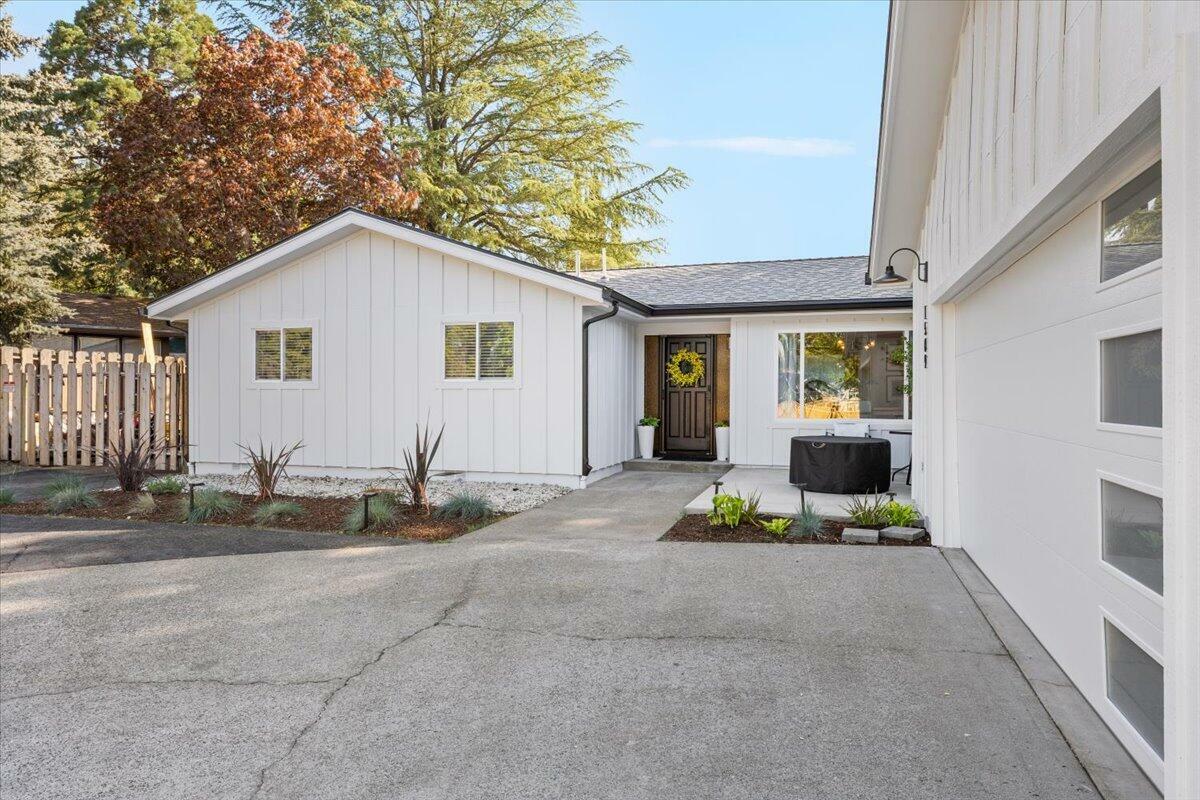 Property Photo: 1509 N Keene Way Drive OR 97504