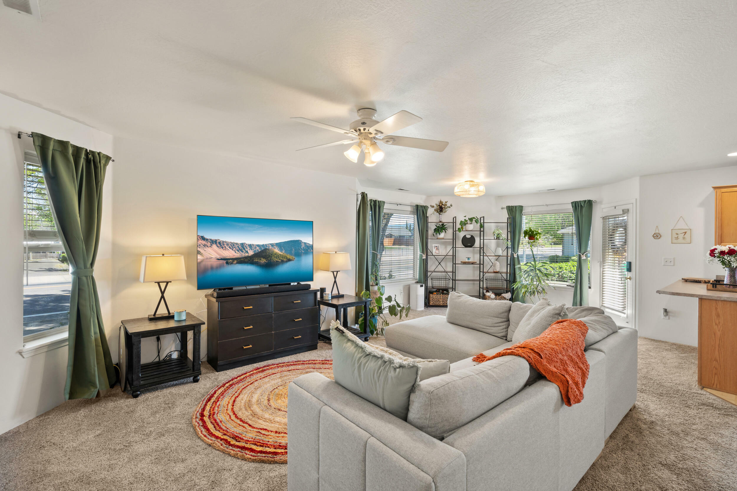 Property Photo: 3015 Merriman Road 12 OR 97501