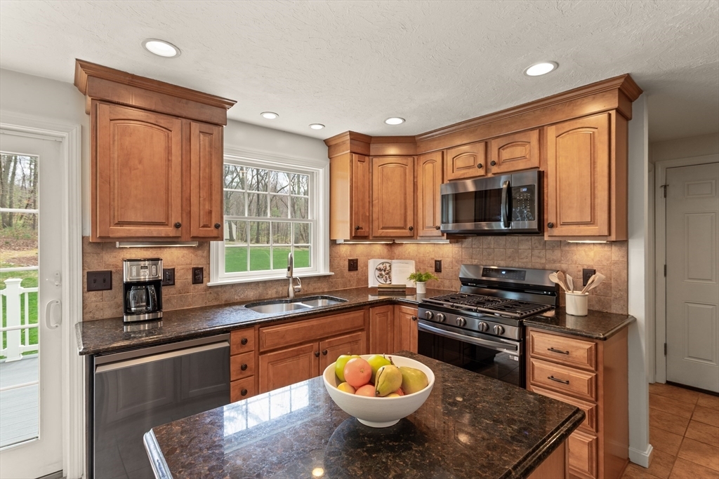 Property Photo:  4 Ledgewood Dr  MA 01886 