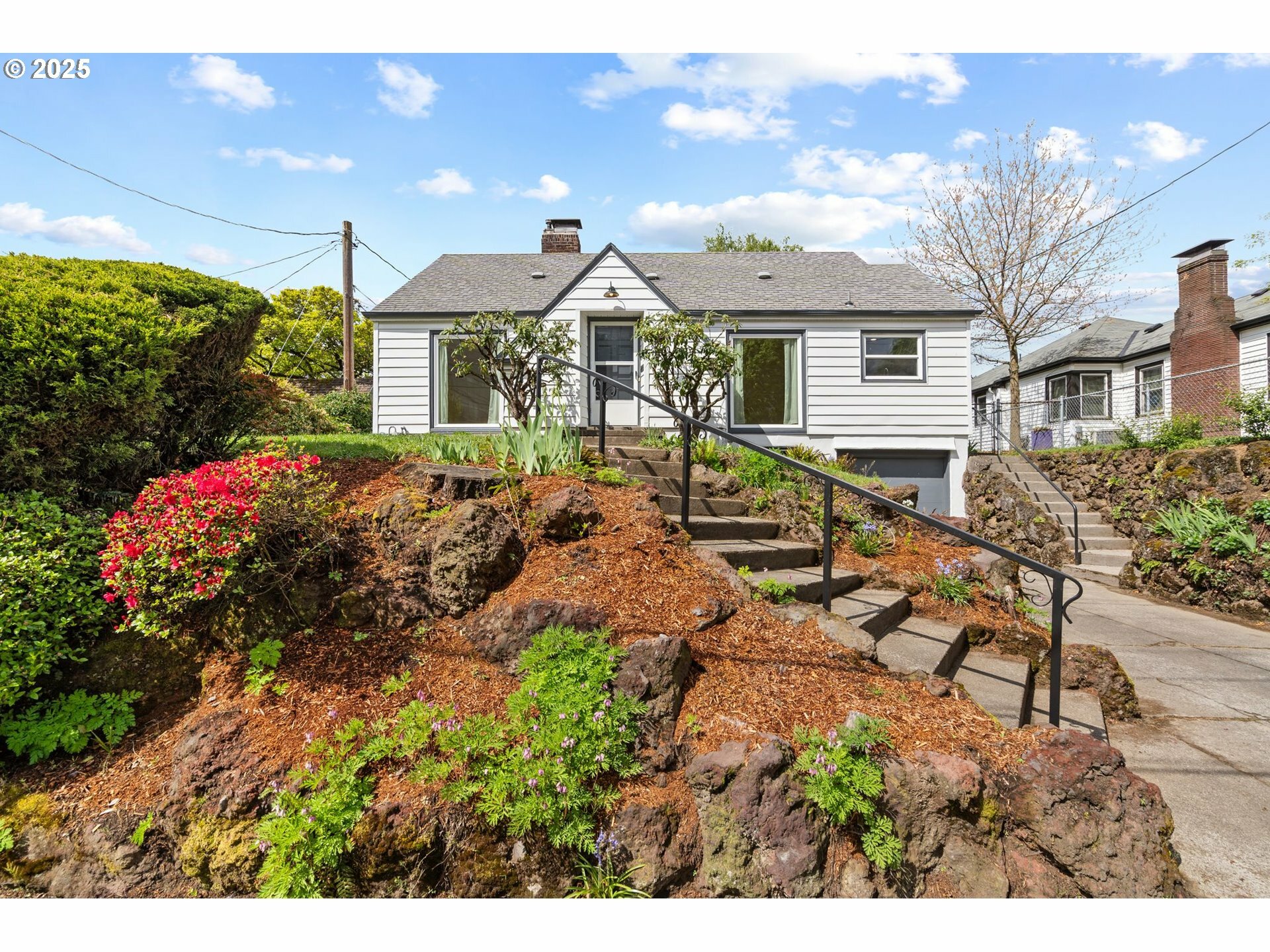 Property Photo: 831 NE 47th Ave OR 97213