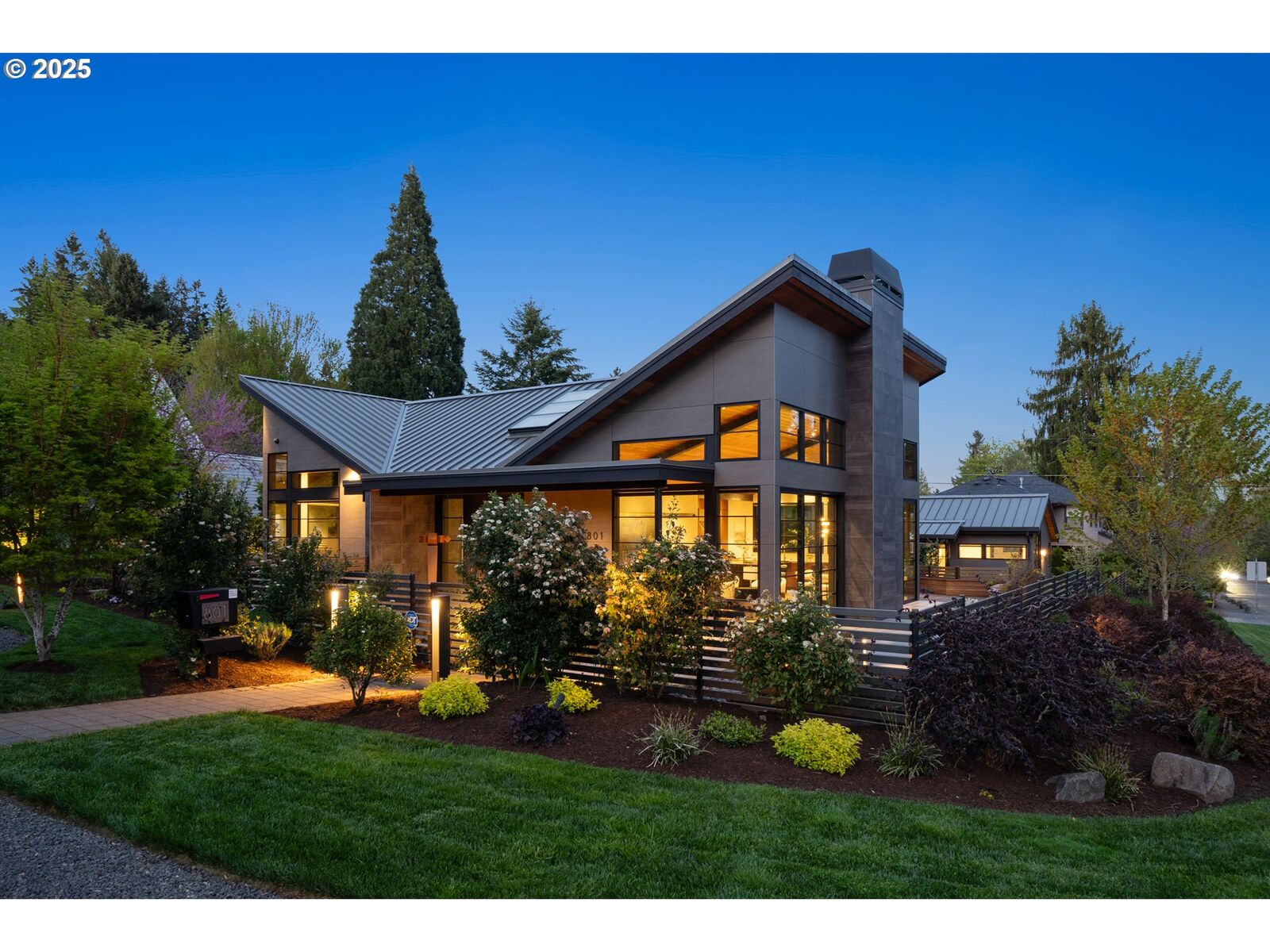 Property Photo:  801 7th St  OR 97034 