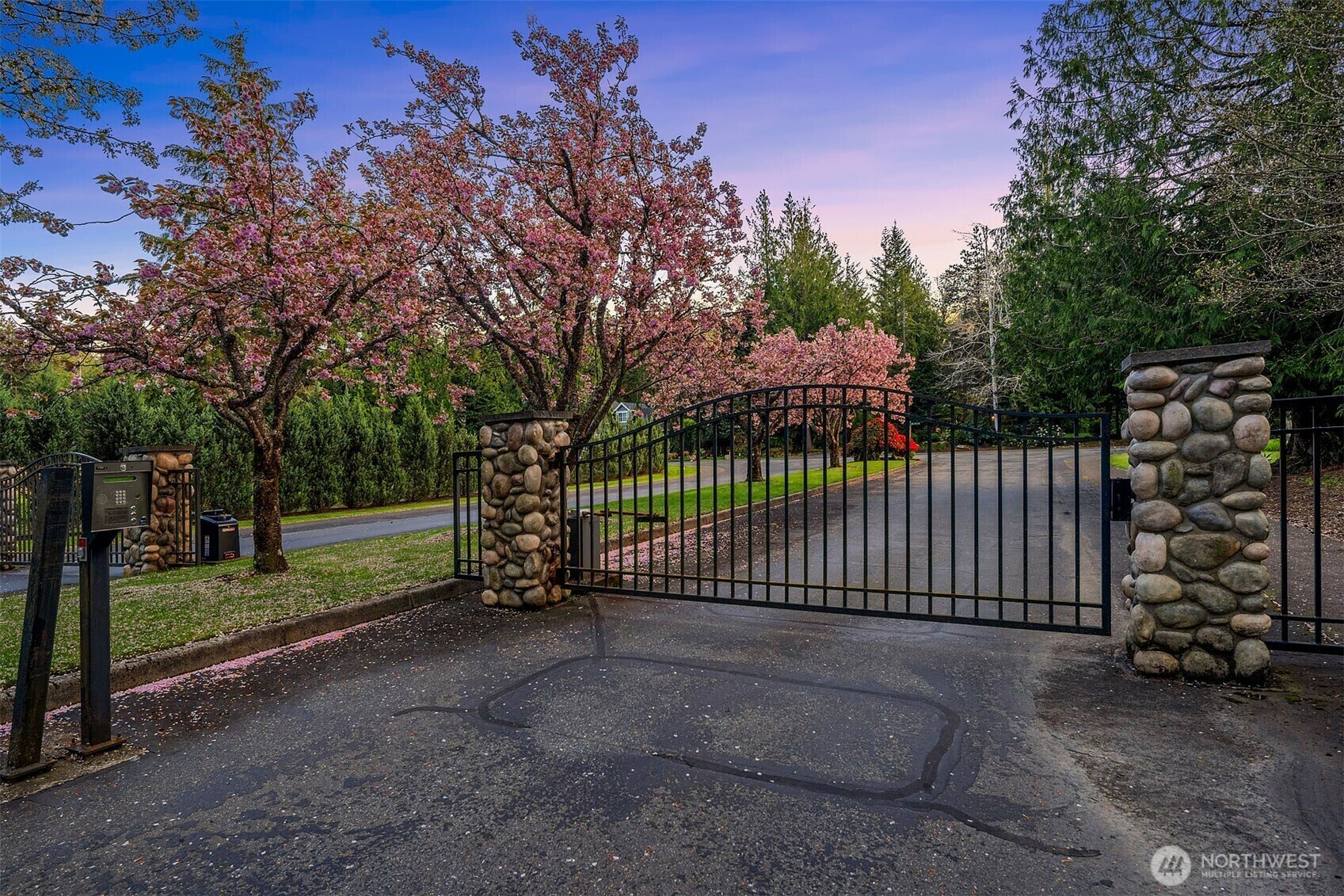 Property Photo: 43936 SE 127th Place WA 98045