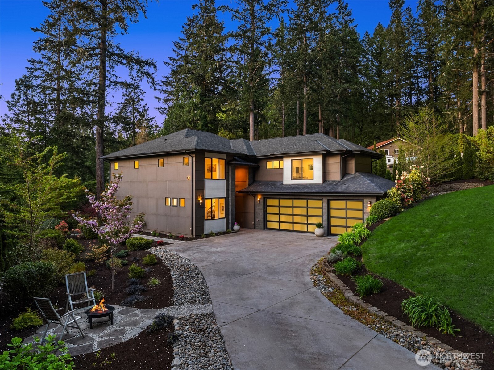 Property Photo: 6560 NE Maxwell Lane WA 98110