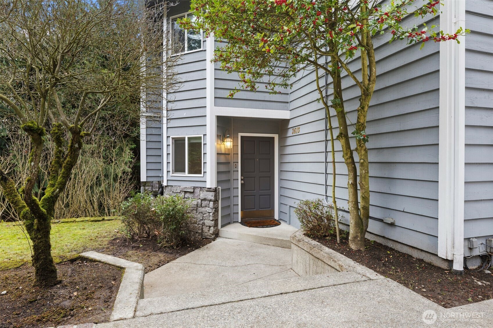 Property Photo: 2613 Pl NE 124th WA 98005