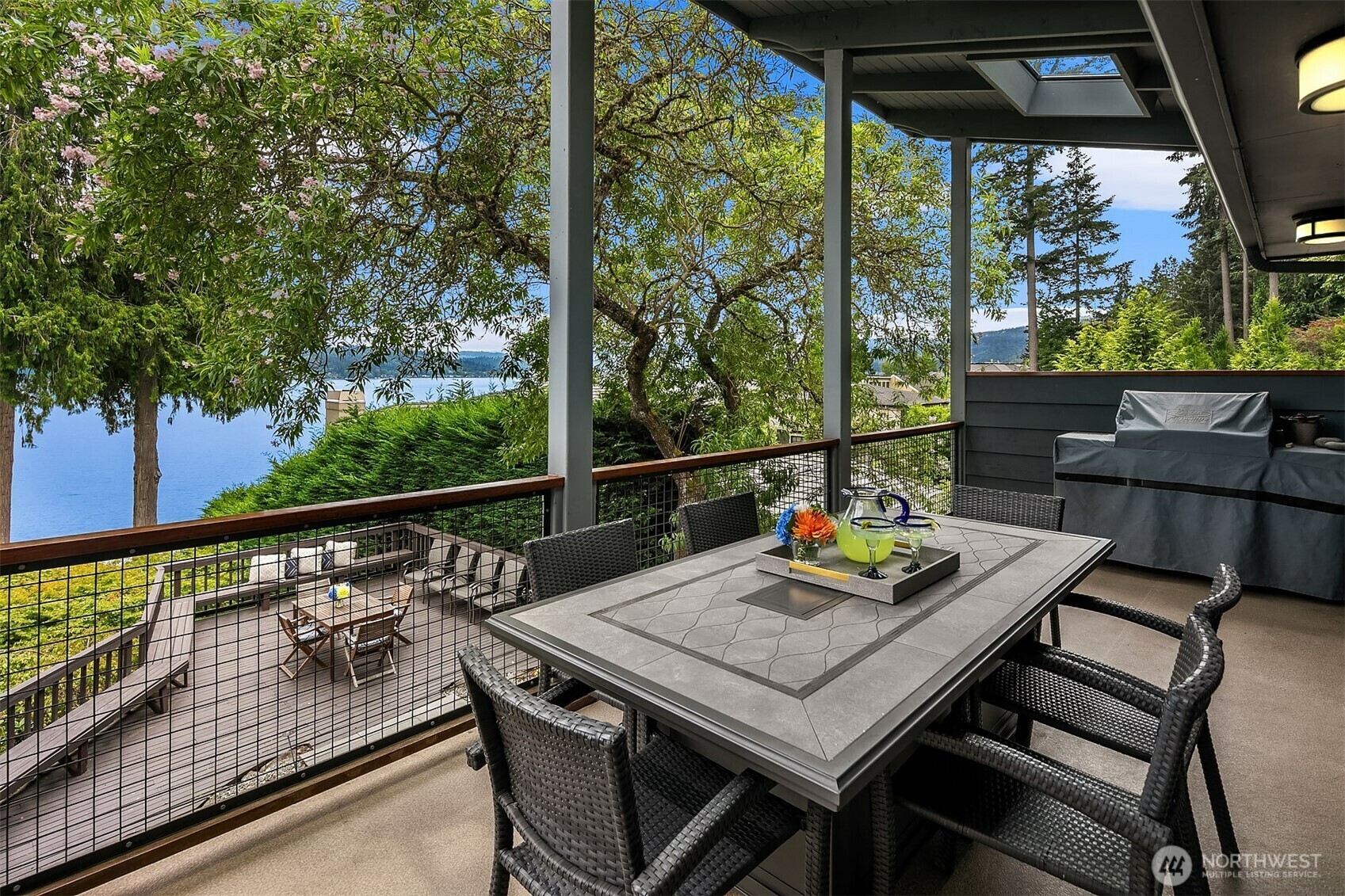 Property Photo: 2228 W Lake Sammamish Parkway SE WA 98008