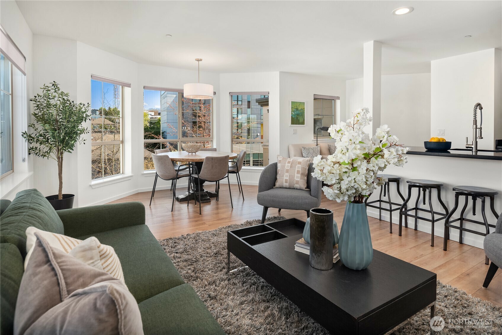 Property Photo: 1125 E Olive Street 501 WA 98122
