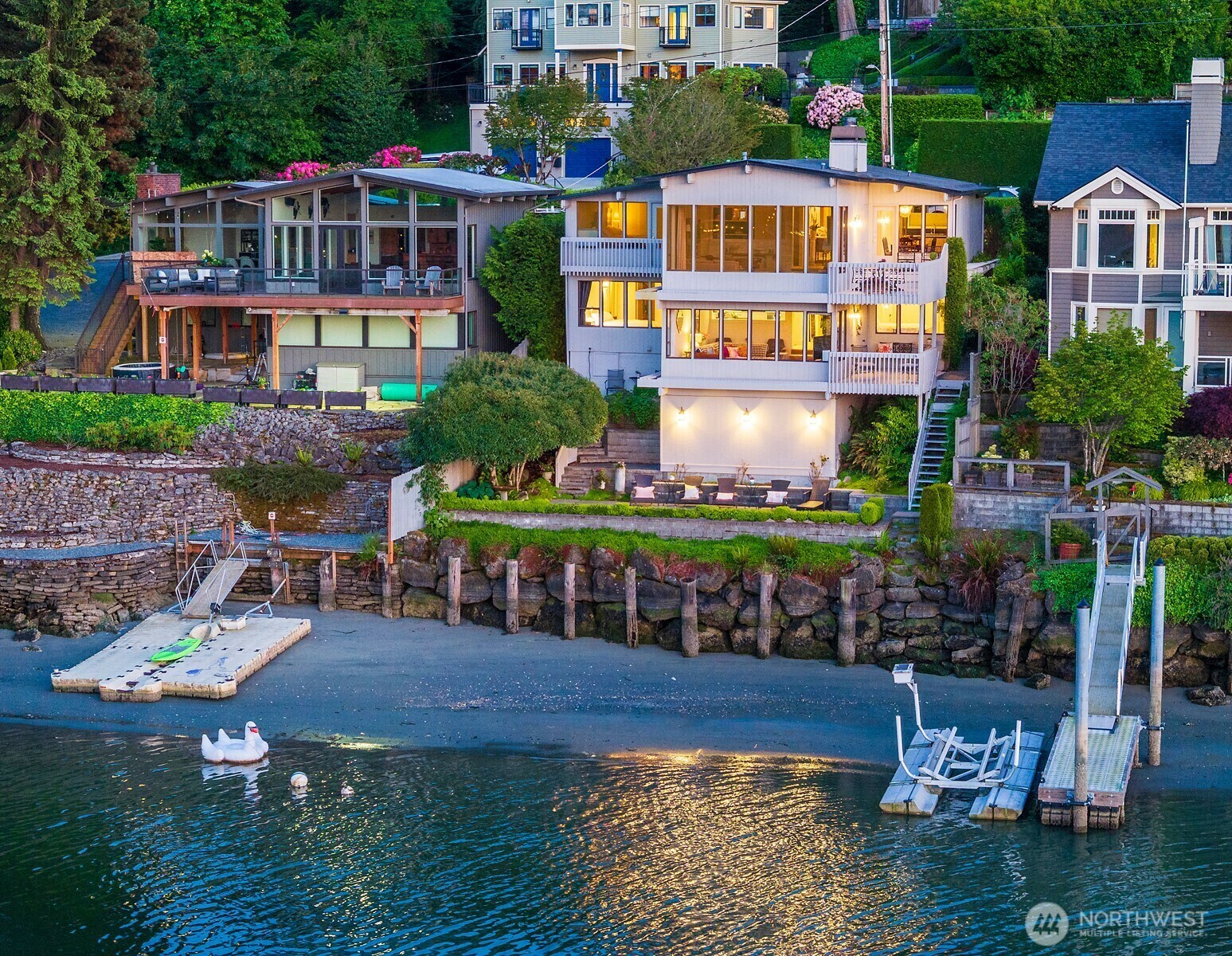 3510 W Commodore Way  Seattle WA 98199 photo