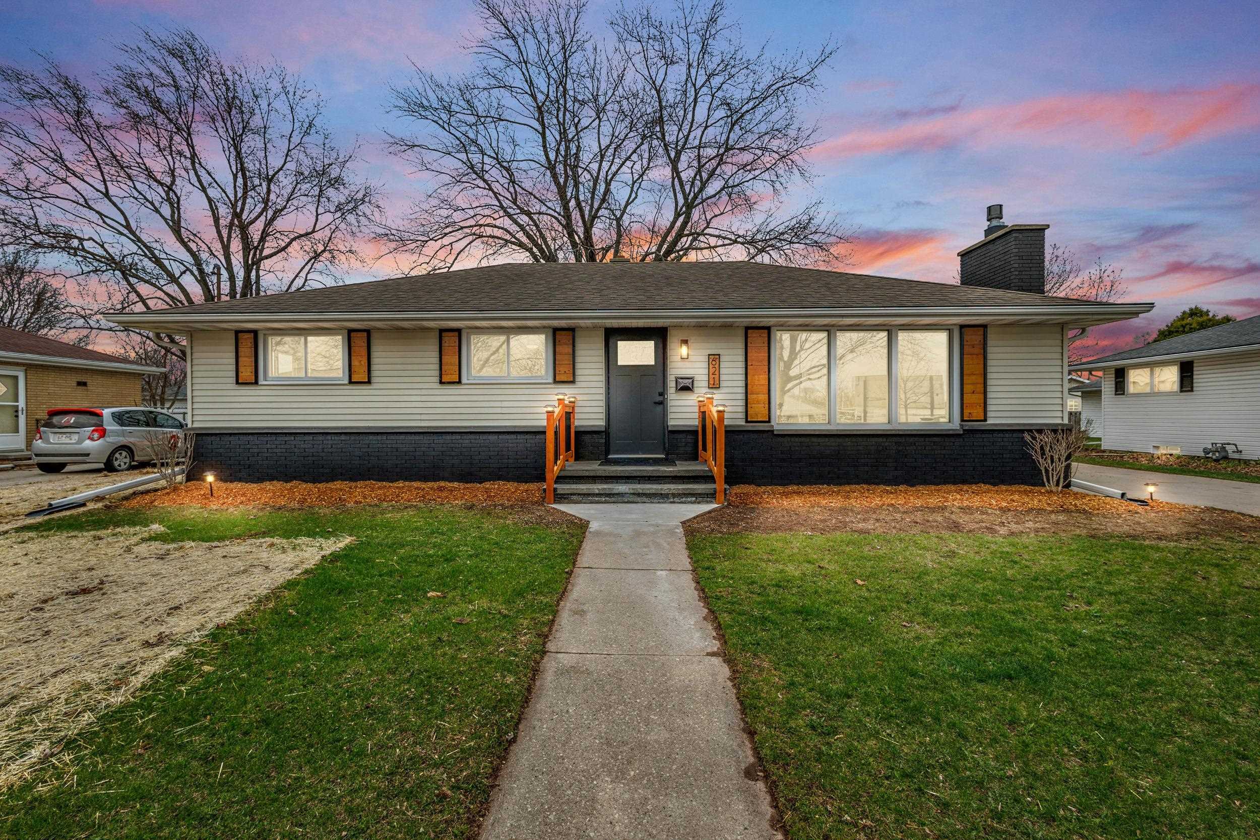 621 11th Street  Menasha WI 54952-1805 photo
