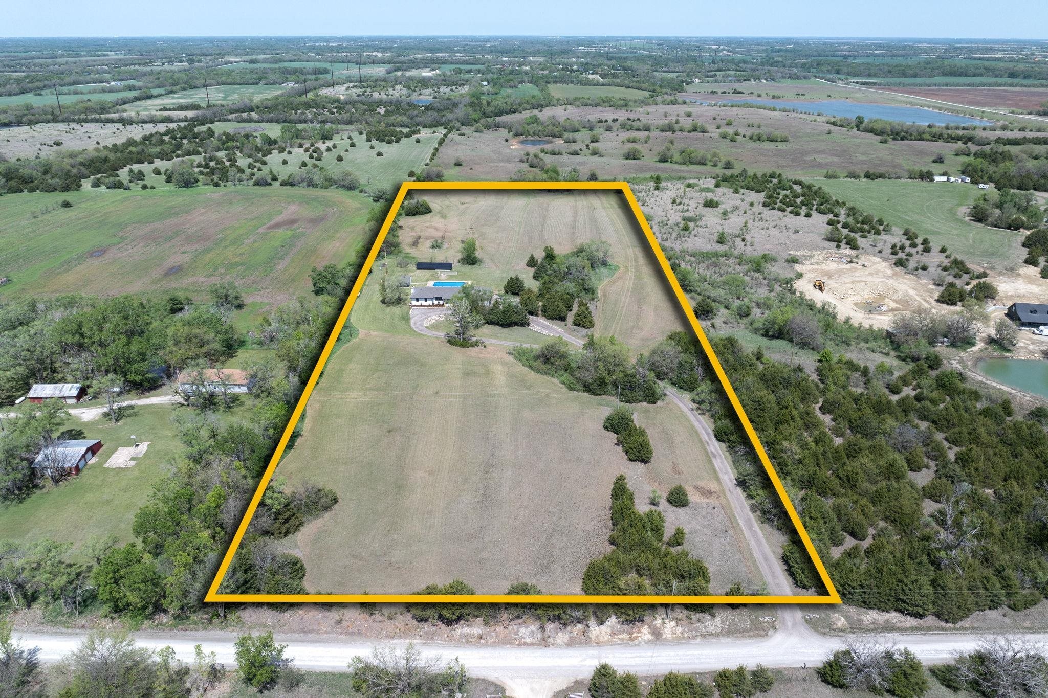 Property Photo: 13418 SW 200th St KS 67133-8571