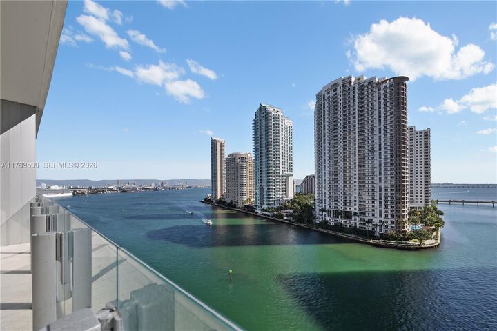 Property Photo:  300 Biscayne Blvd Way 1102  FL 33131 