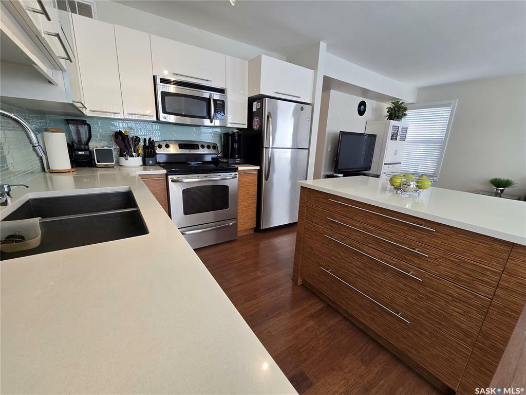 Property Photo:  410 Hunter Road 410  SK S7T 0L5 