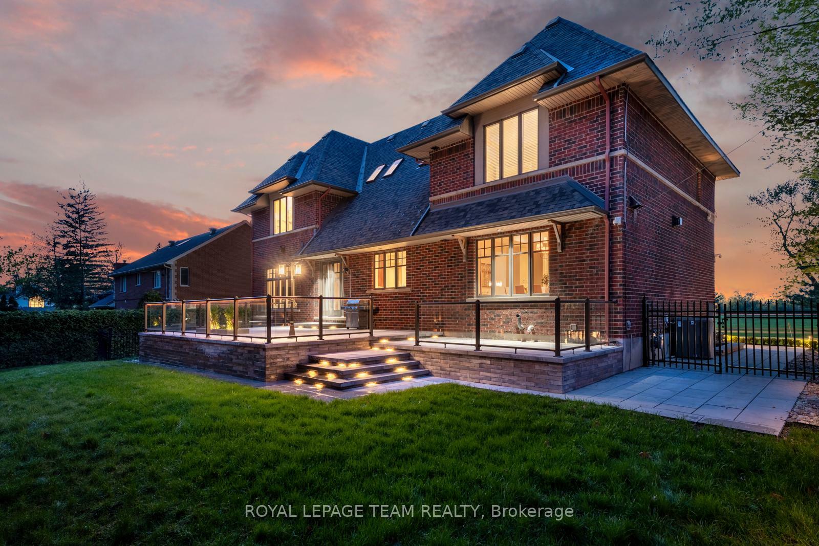 Property Photo: 250 Sandridge Road ON K1L 5A2