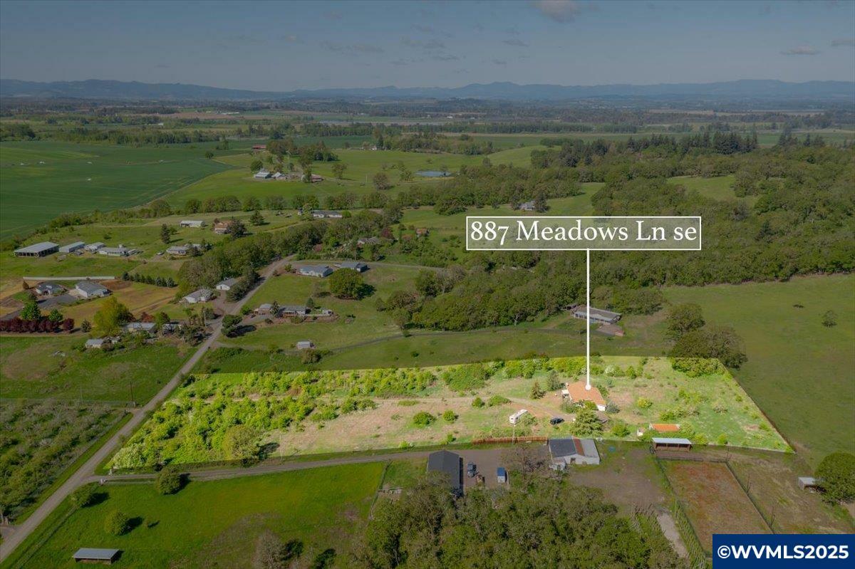 Property Photo: 887 Meadows Lane Ln SE OR 97352