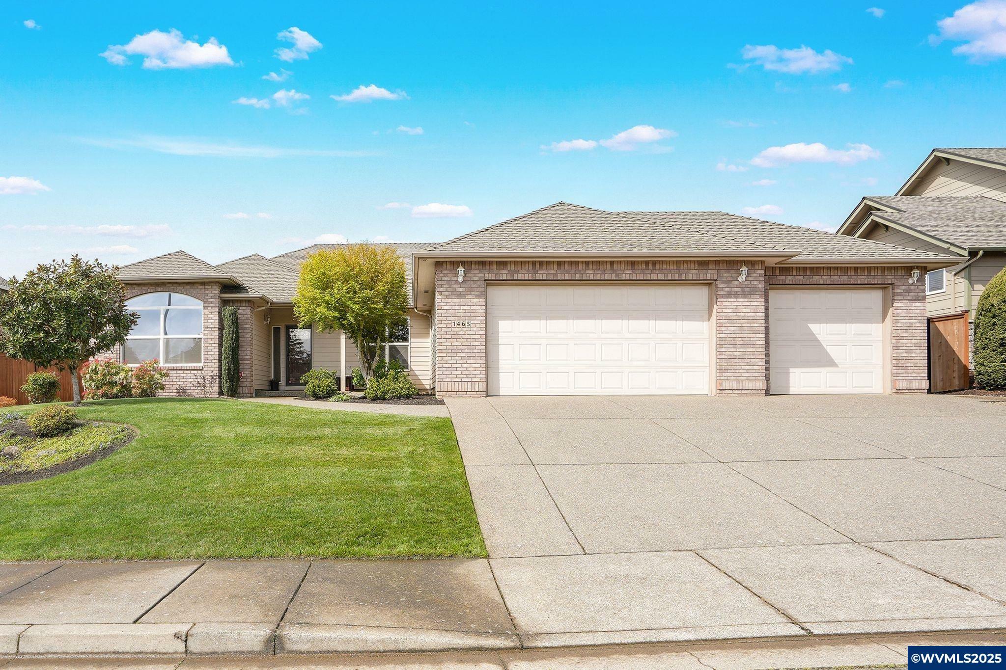 Property Photo: 1465 Ranier Lp NW OR 97304