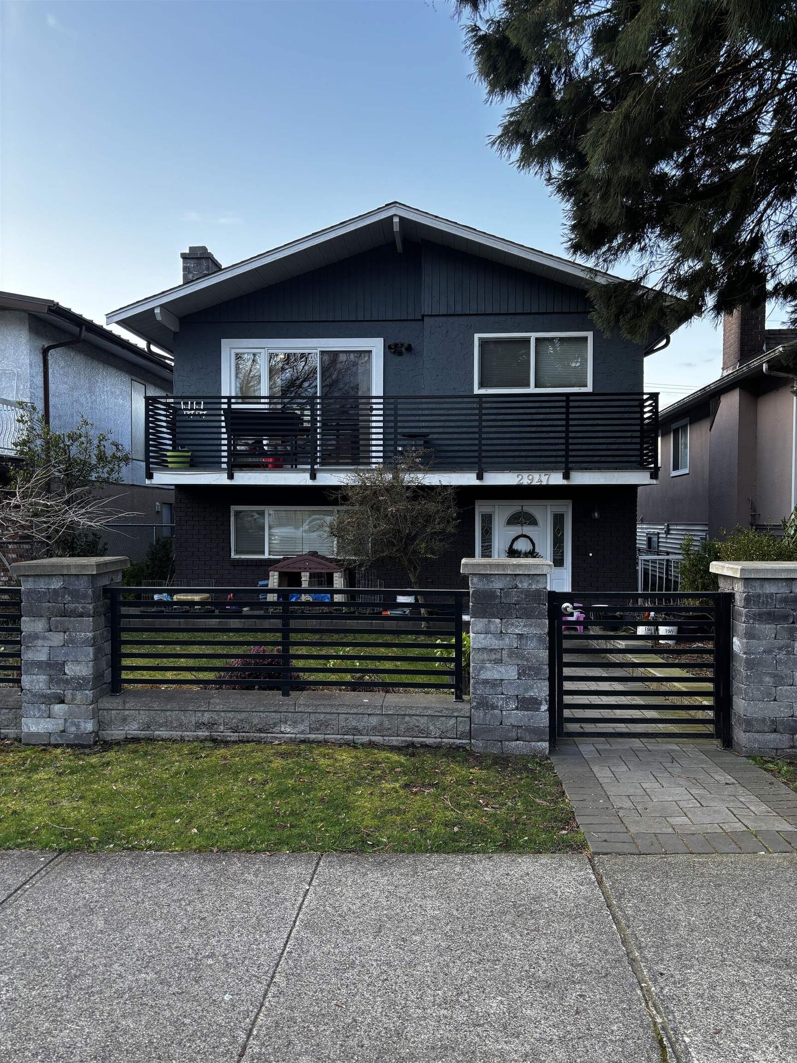 Property Photo: 2947 E 29th Avenue BC V5R 1V8