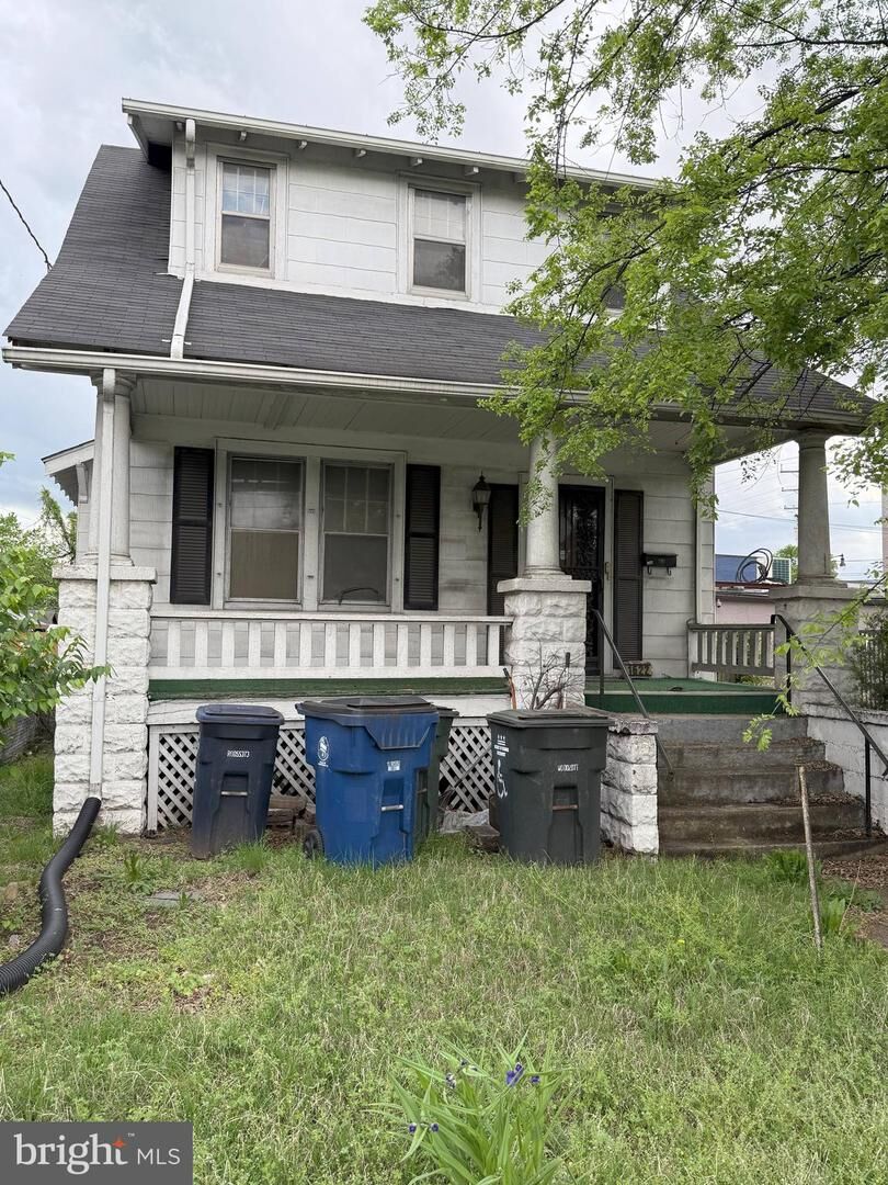 Property Photo:  1622 Eastern Avenue NE  DC 20019 