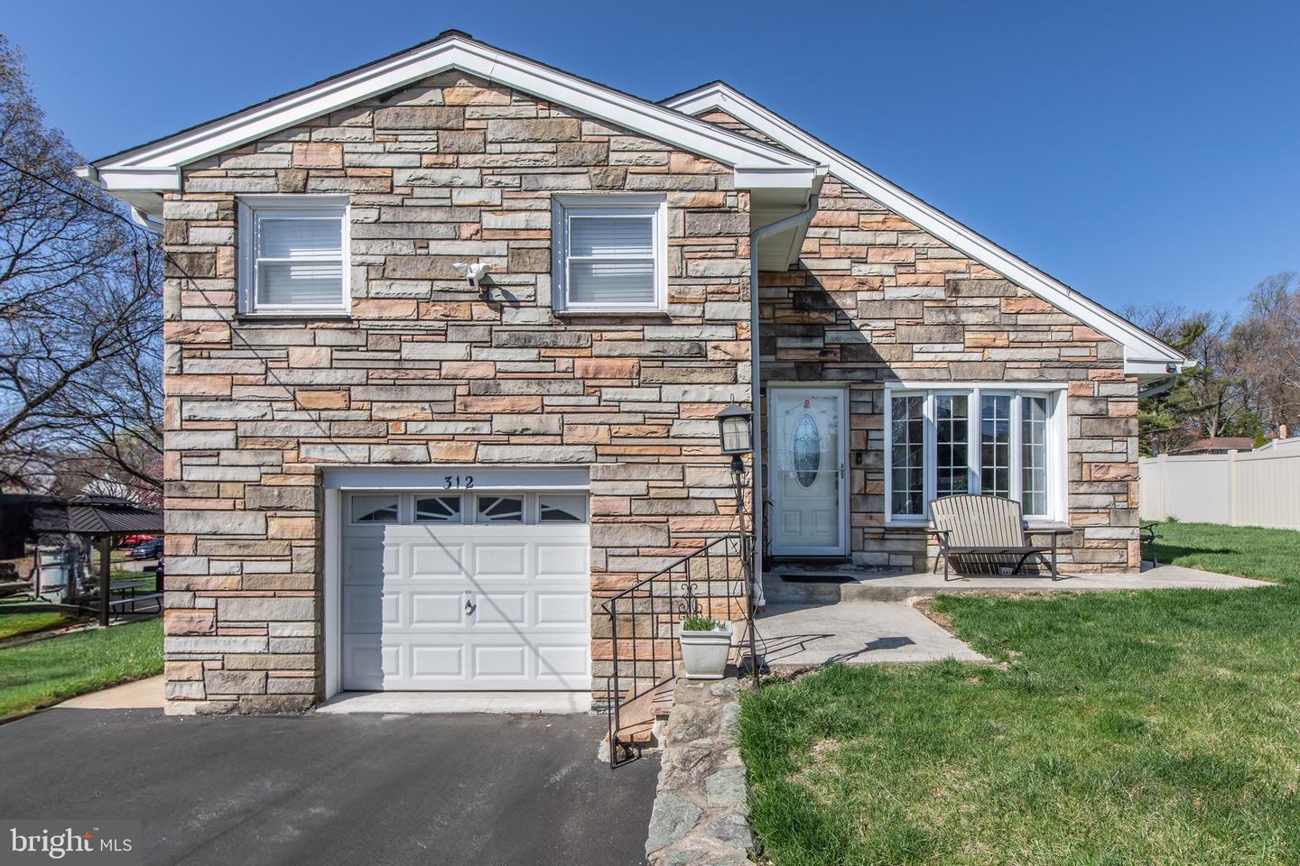 Property Photo: 312 Overhill Avenue PA 19116