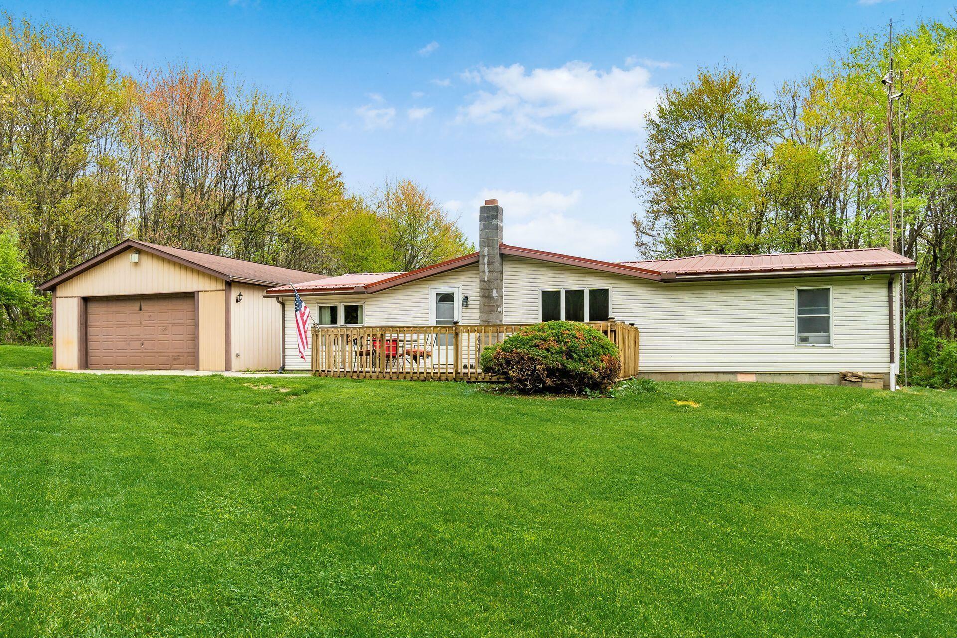Property Photo: 4900 Stoney Hill SE Road OH 43056