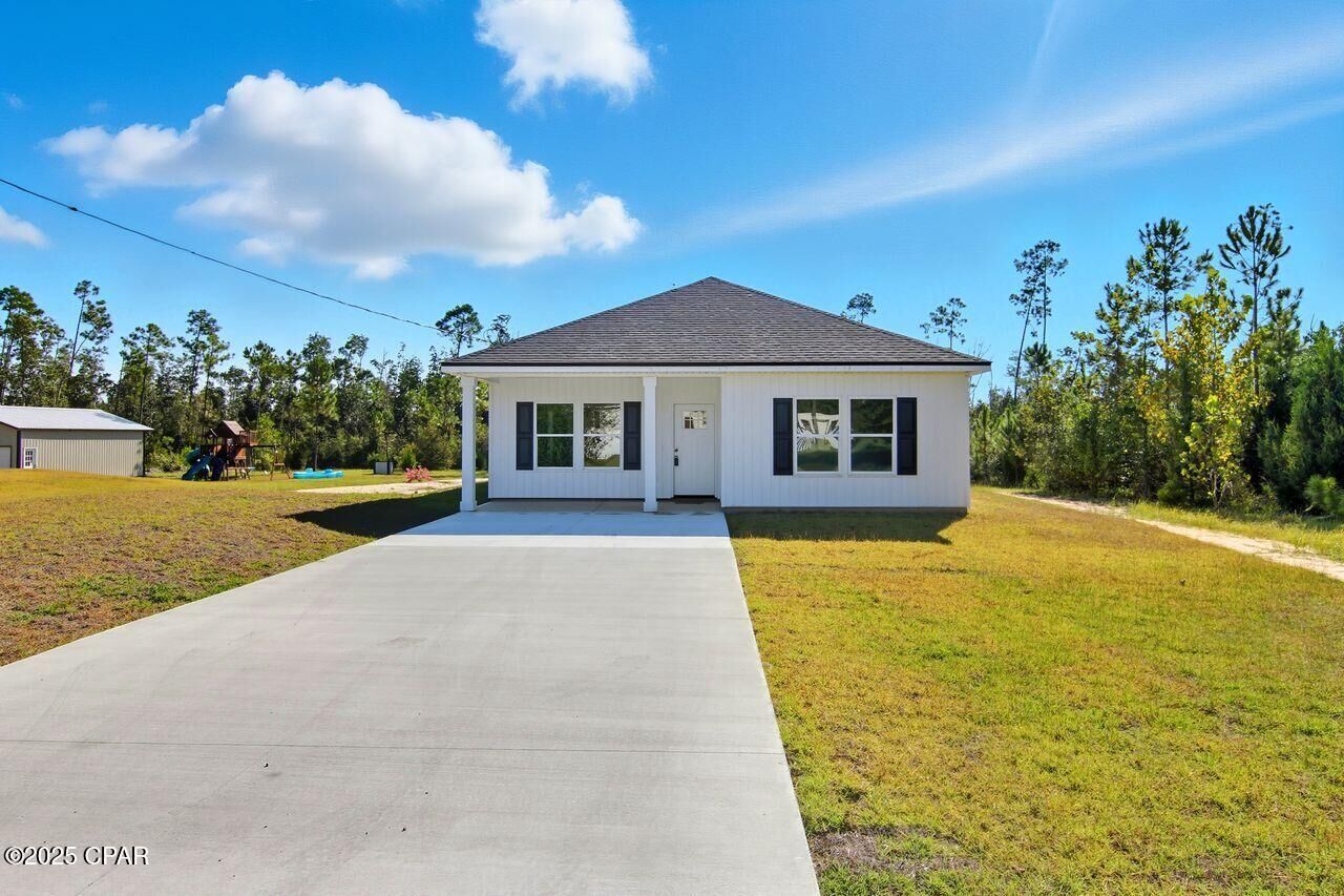 Property Photo: 5114 Debi Road FL 32404