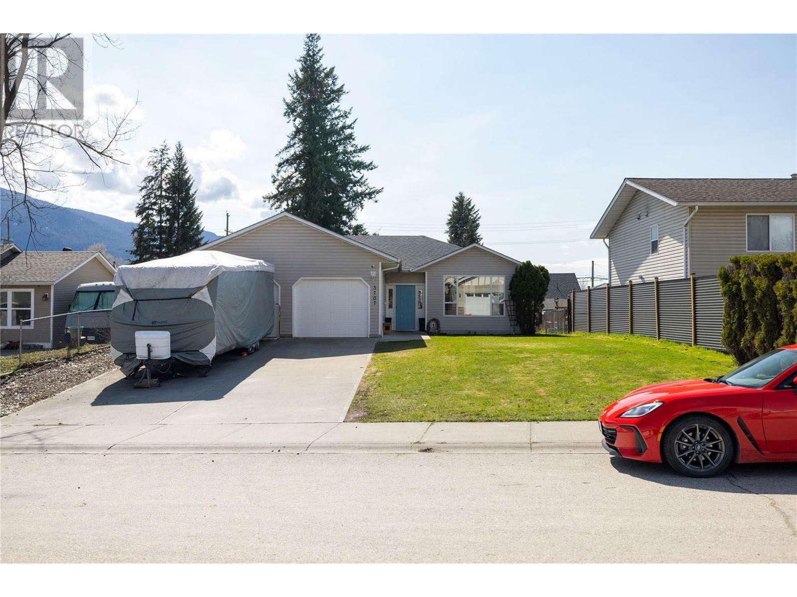 Property Photo: 3767 Glover Avenue East BC V0E 1B4