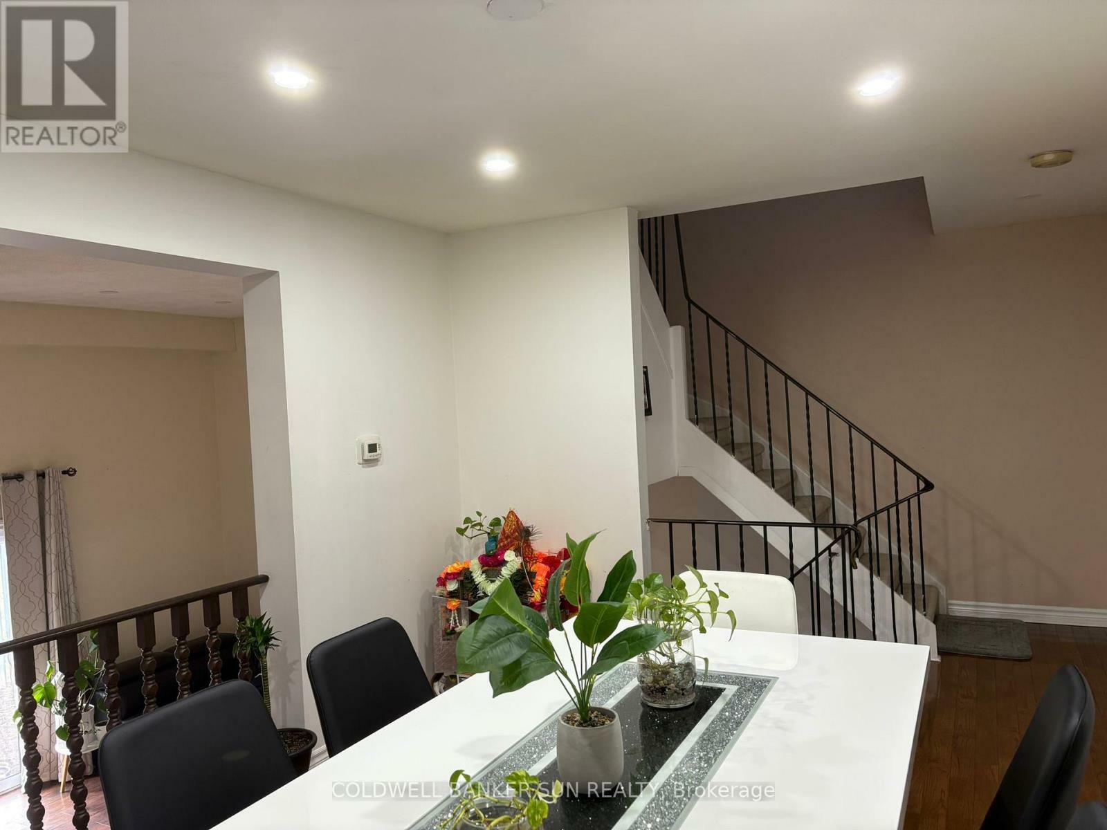 Property Photo: 4020 Brandon Gate Drive 10 ON L4T 3W8