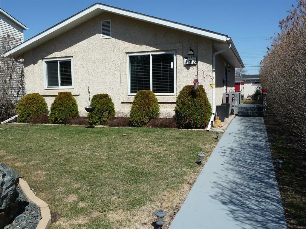 Photo de la propriété: 743 Ashton Avenue MB R0E 0C0