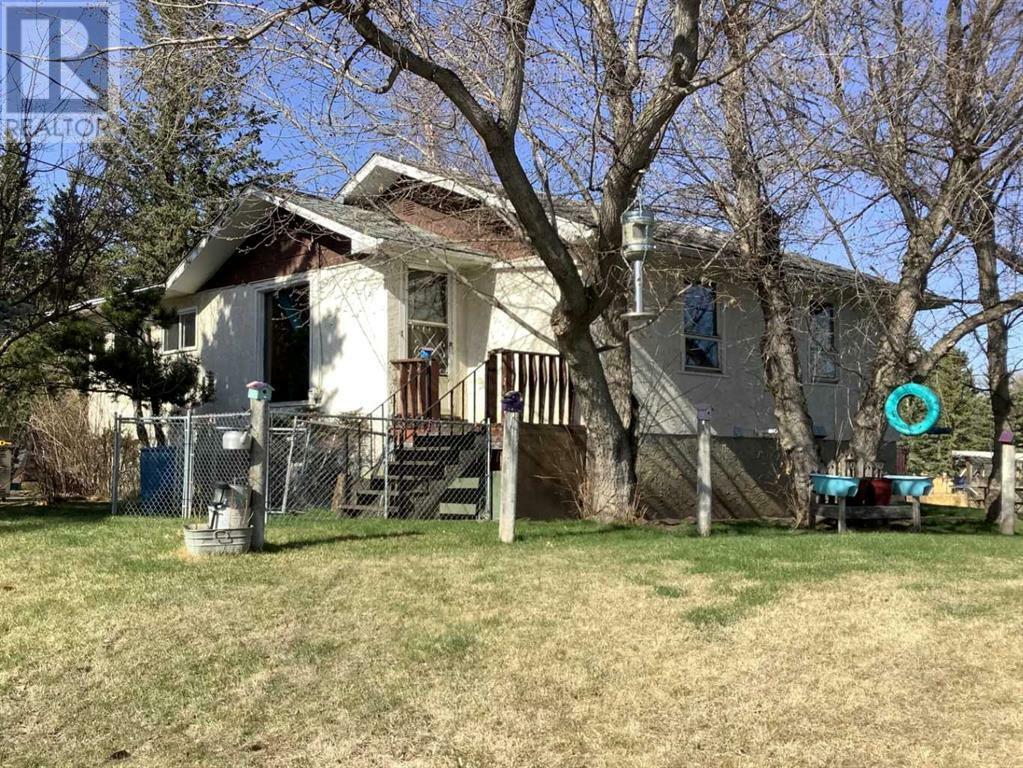 Property Photo: 616 Riverview Place AB T0L 1H0