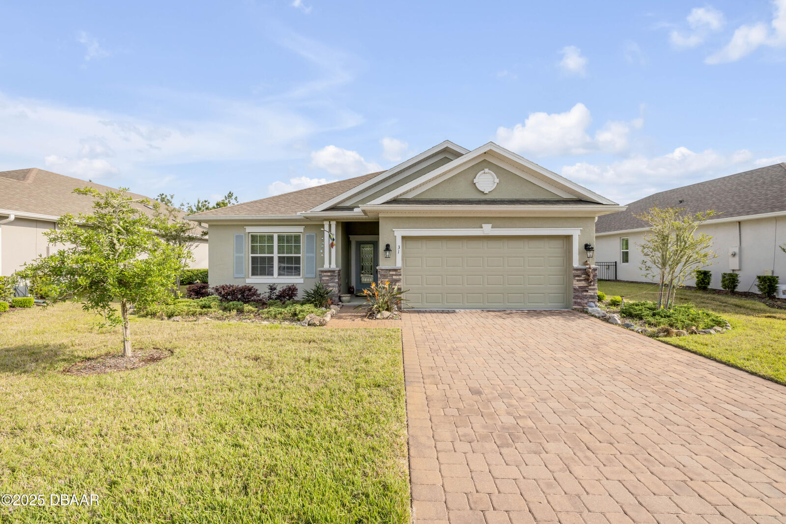 Property Photo: 31 Huntington Place FL 32174