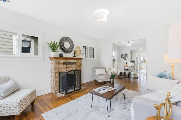 Property Photo:  812 Washington Ave  CA 94706 