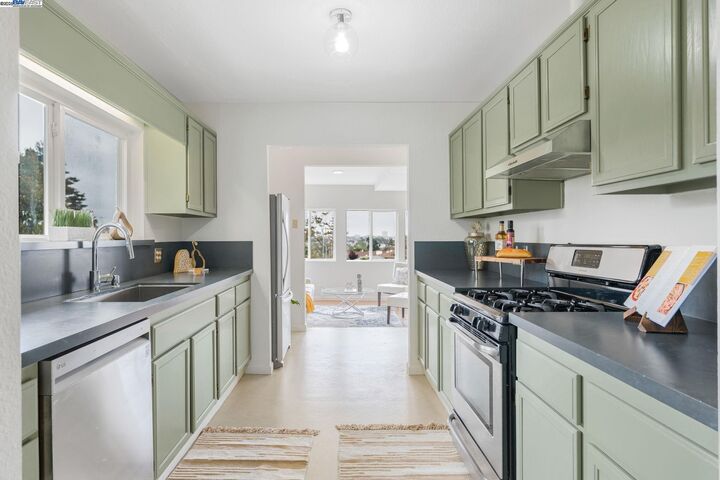 Property Photo: 812 Washington Ave CA 94706