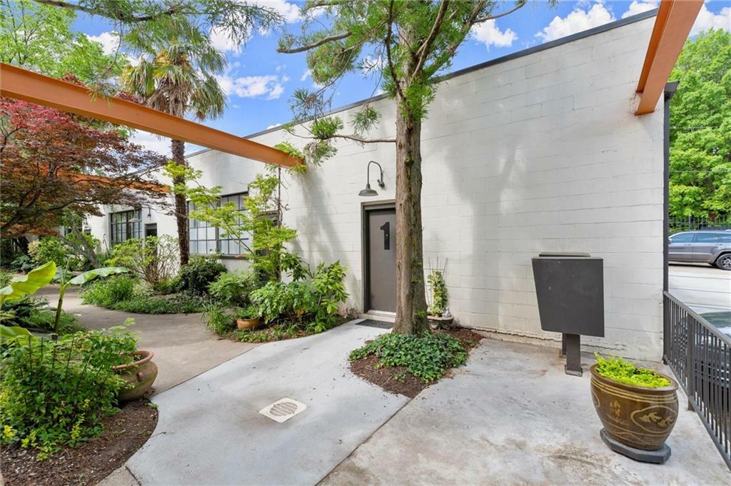Property Photo: 830 Dekalb Avenue 1 GA 30307