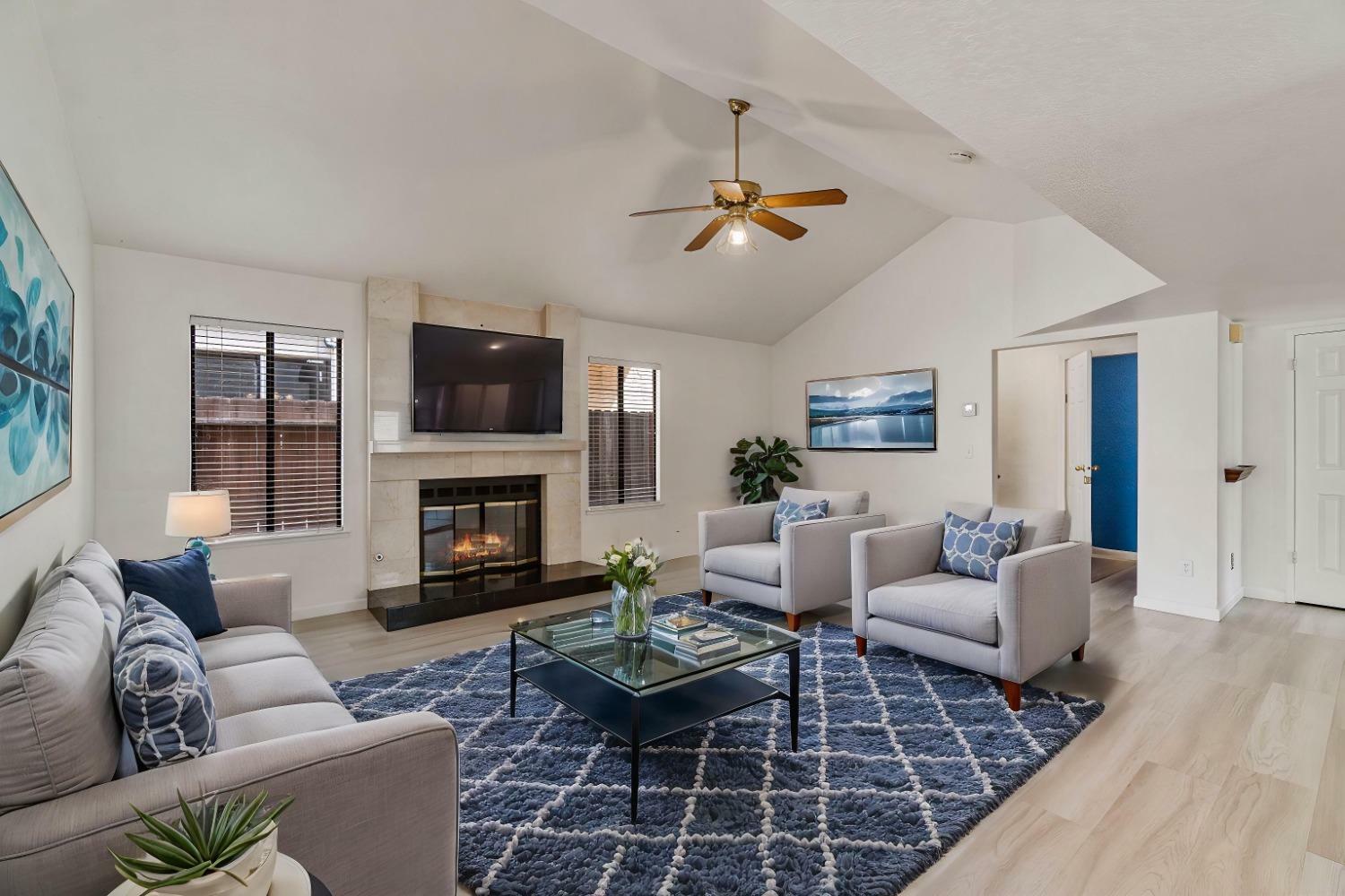 Property Photo: 467 E Alluvial Avenue 106 CA 93720