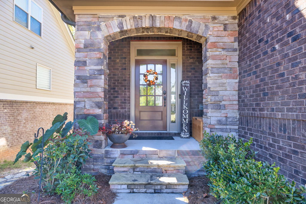 Property Photo: 7143 Lake Edge Drive GA 30542