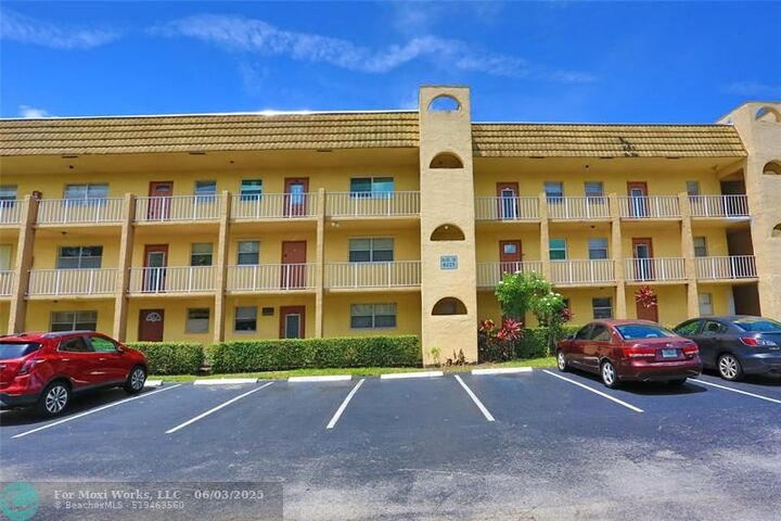 8225 Sunrise Lakes Blvd 305  Sunrise FL 33322 photo