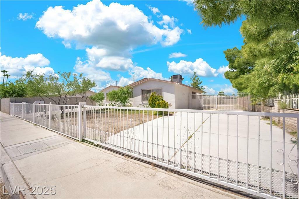 Property Photo: 45 Prince Lane NV 89110