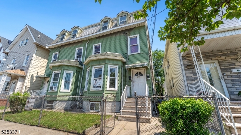 Property Photo: 251 Franklin St 3 NJ 07206