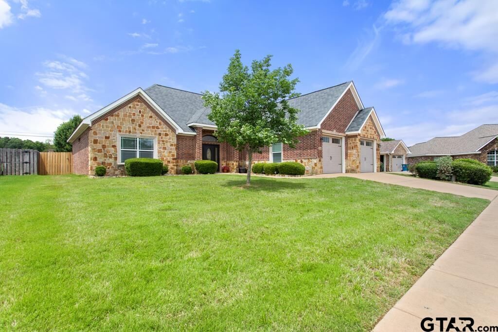 Property Photo:  725 White Bear Trail  TX 75771 